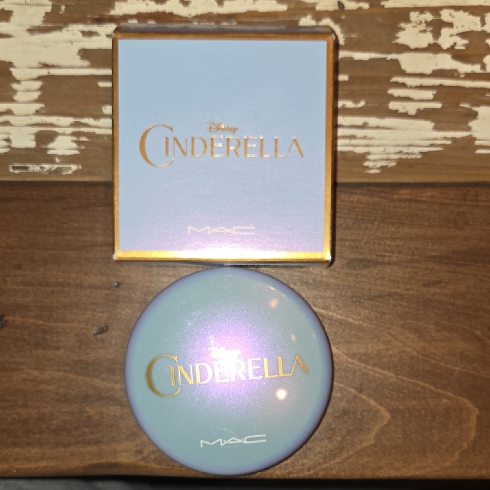 MAC COSMETICS LIMITED EDITION BEAUTY POWDER
